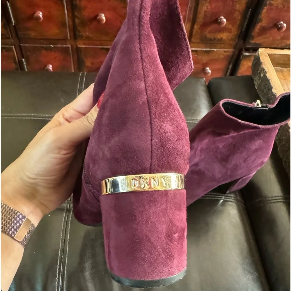DKNY gorgeous burgundy suede ankle boot size 8.5 M - Picture 12 of 15